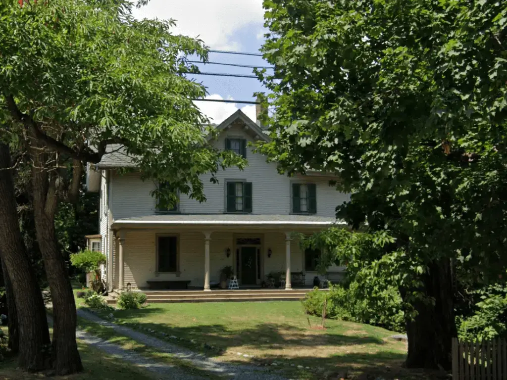 George William Curtis house in Livingston neighborhood